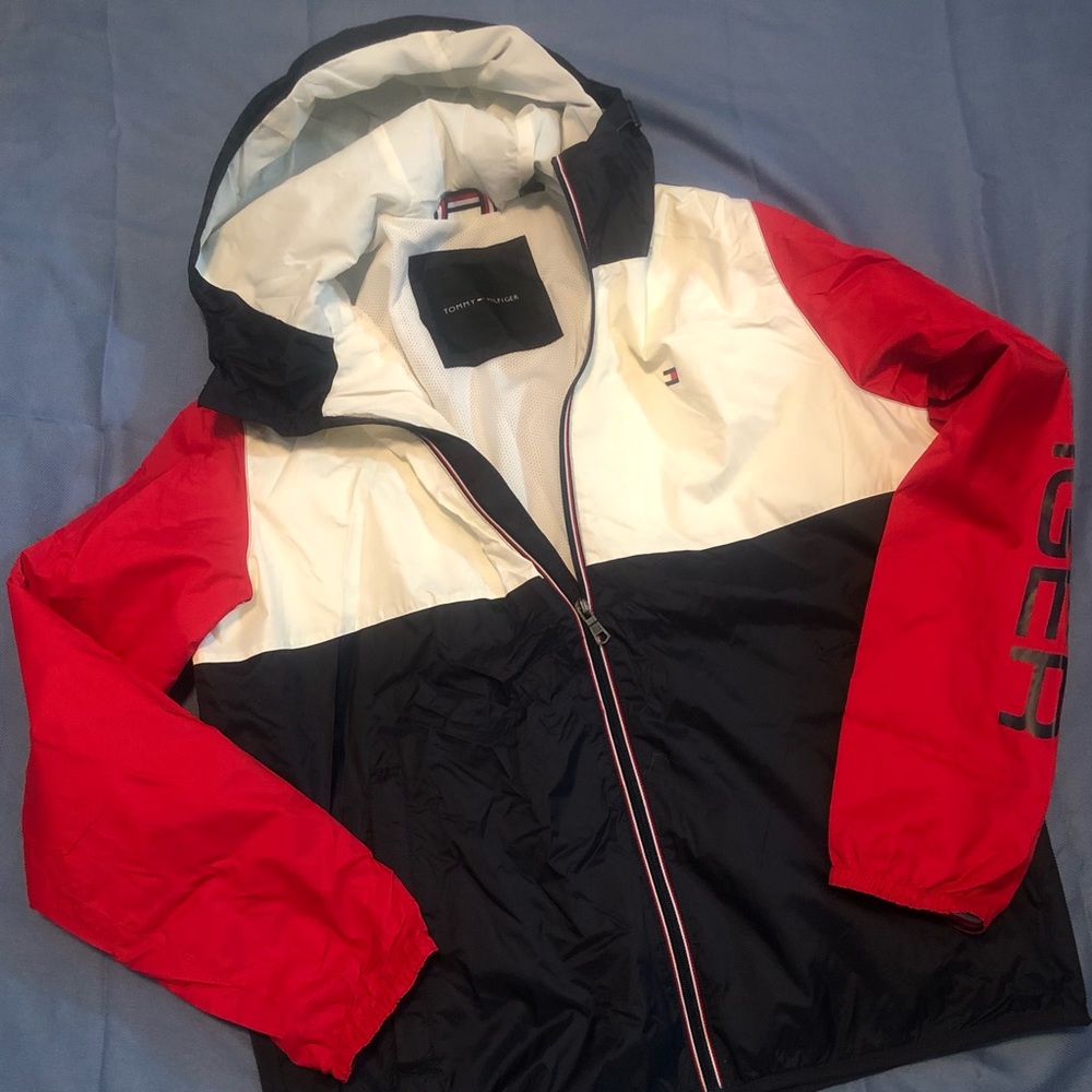 Men size L raincoat windbreaker jacket Brand New never worn , Great buy!